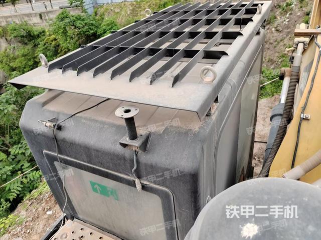 驾驶室顶部（整机外观）