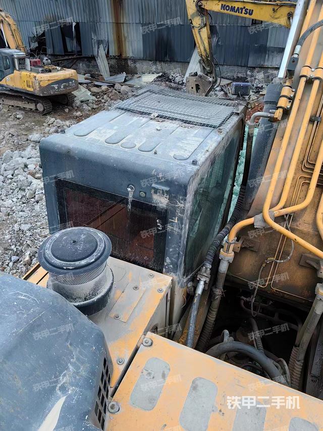 驾驶室顶部（整机外观）