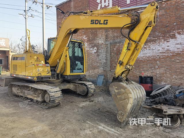 驾驶室顶部（整机外观）