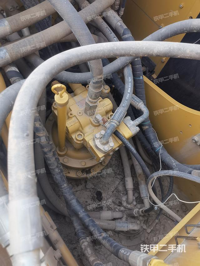 回转马达和主控阀（整机外观）