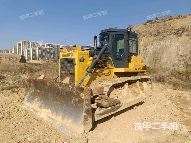 山推SD16标准型推土机