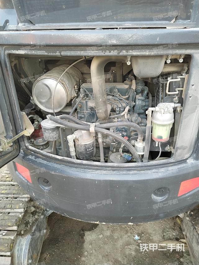 回转马达和主控阀（整机外观）