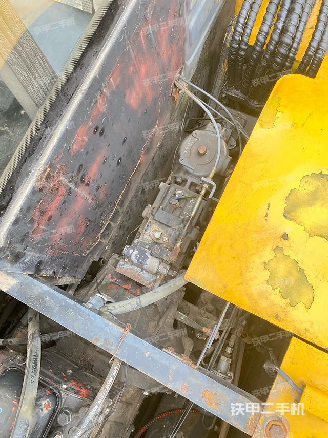 回转马达和主控阀（整机外观）