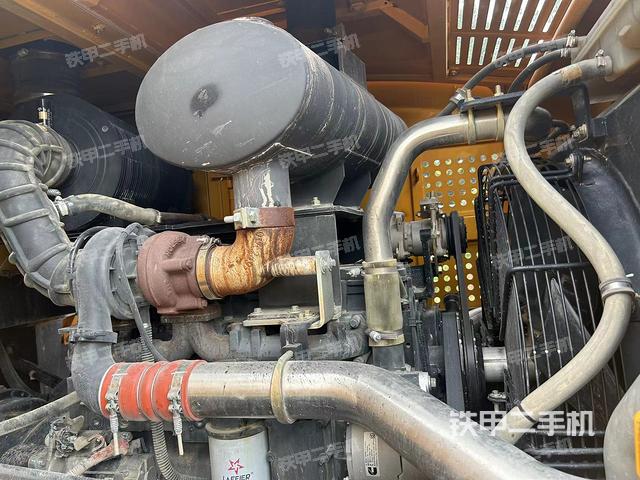 发动机右侧（整机外观及大件）