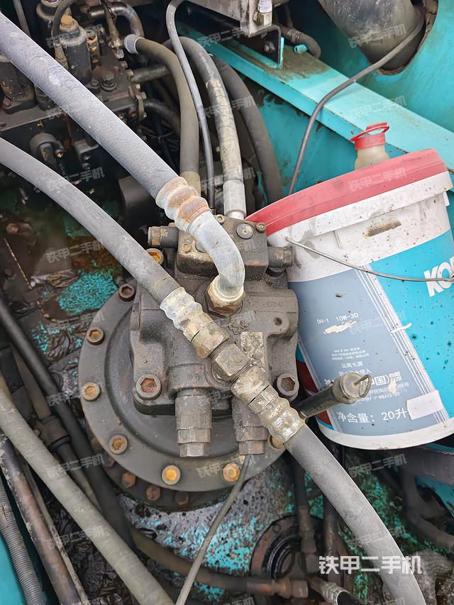 回转马达和主控阀（整机外观）