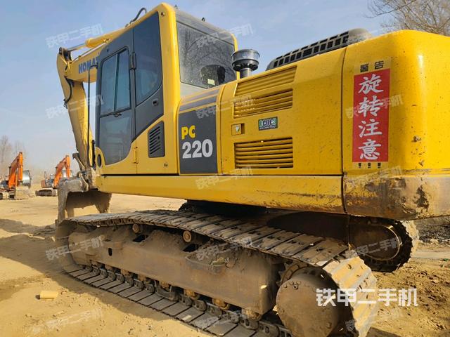 小松PC220-8挖掘机