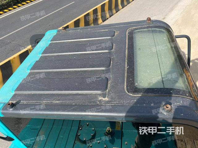 驾驶室顶部（整机外观）