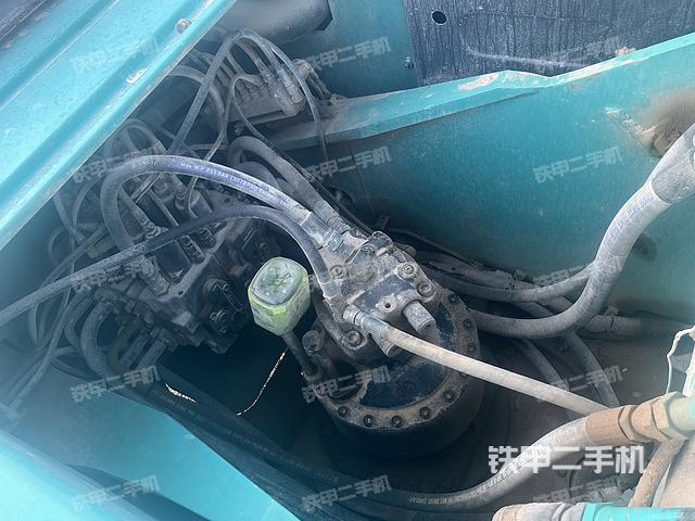 回转马达和主控阀（整机外观）