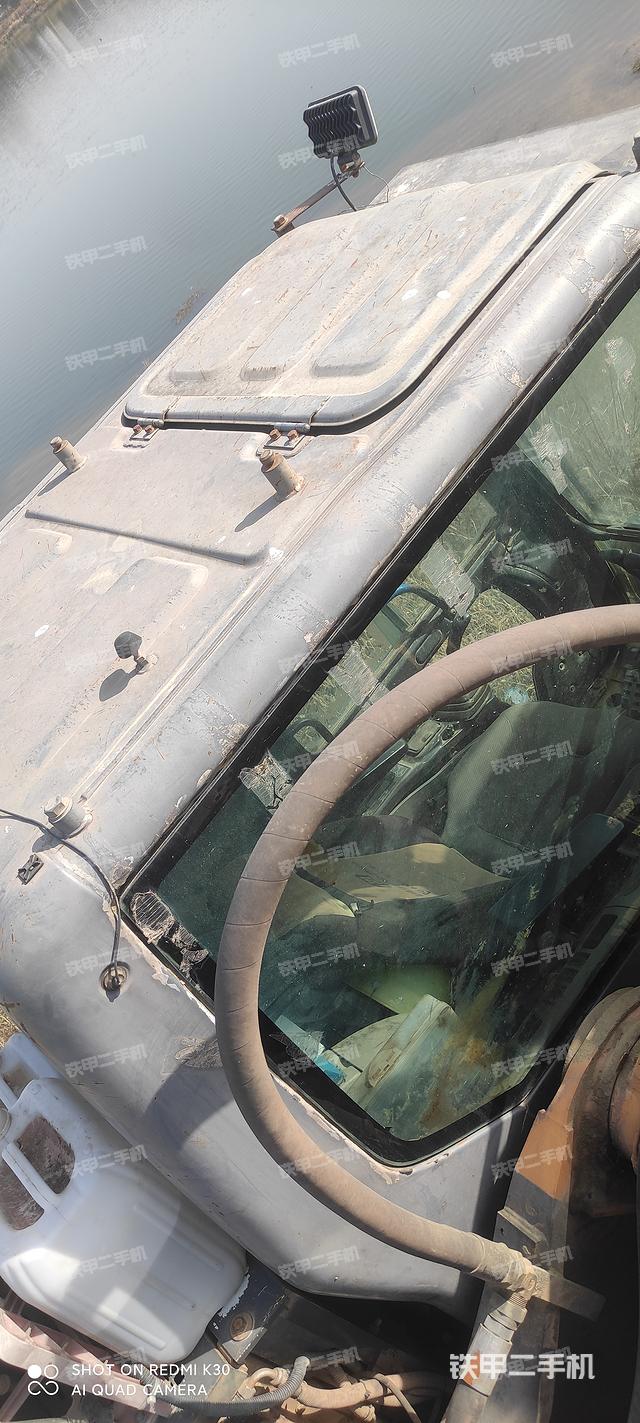 驾驶室顶部（整机外观）