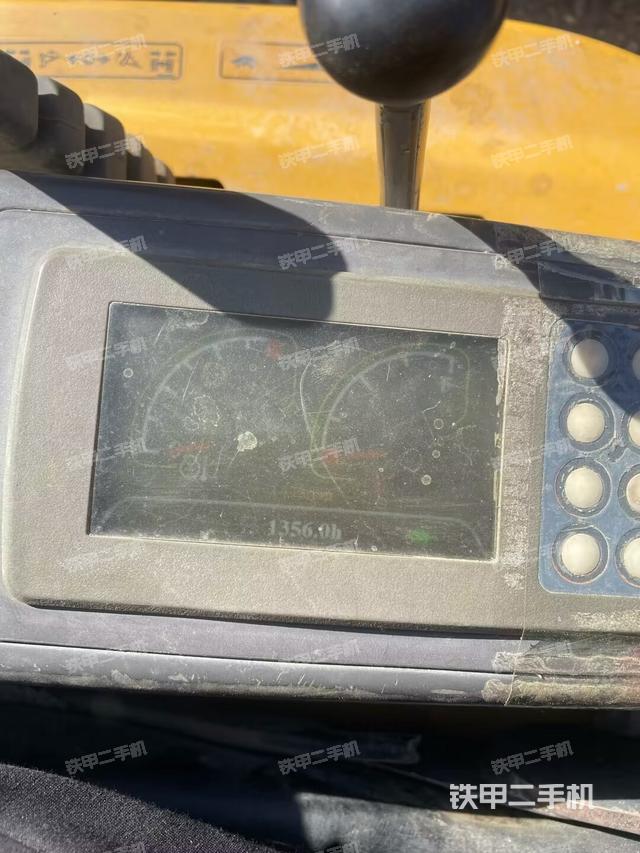 驾驶室整体（整机外观）