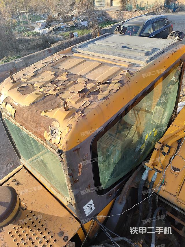 驾驶室顶部（整机外观）