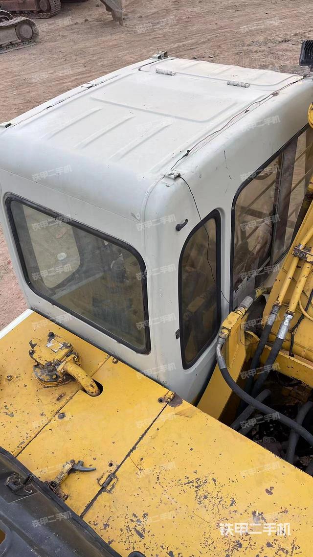 驾驶室顶部（整机外观）