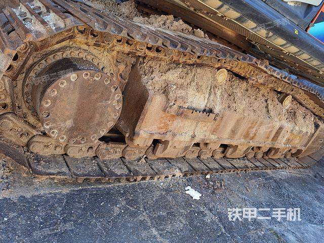 单侧履带整体(整机外观) 单侧履带整体(整机外观)