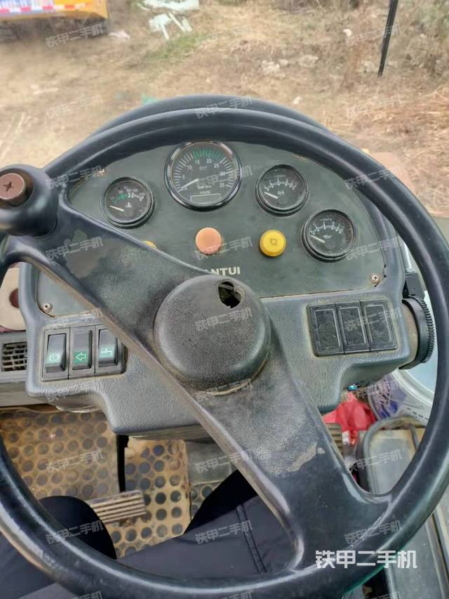 驾驶室操作台（设备外观及核心部件）