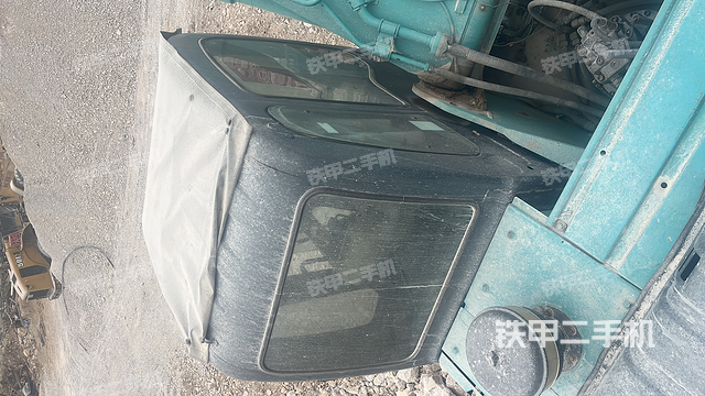 驾驶室顶部（整机外观）