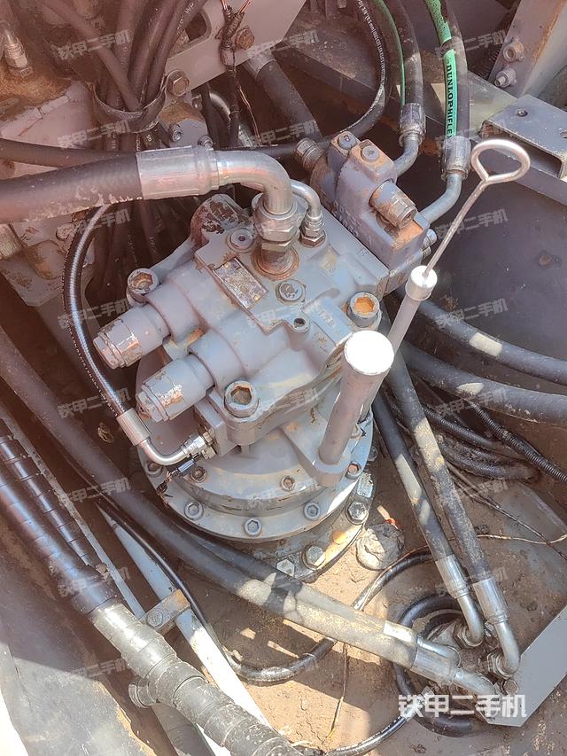 回转马达和主控阀（整机外观）