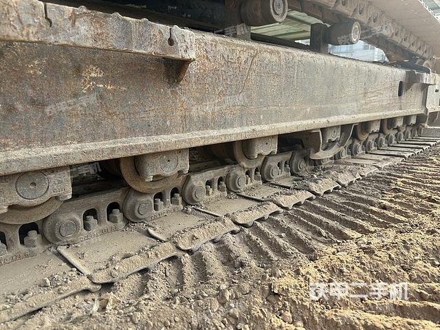 液压泵舱室正面整体（整机外观）