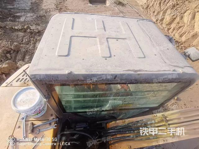 驾驶室顶部（整机外观）