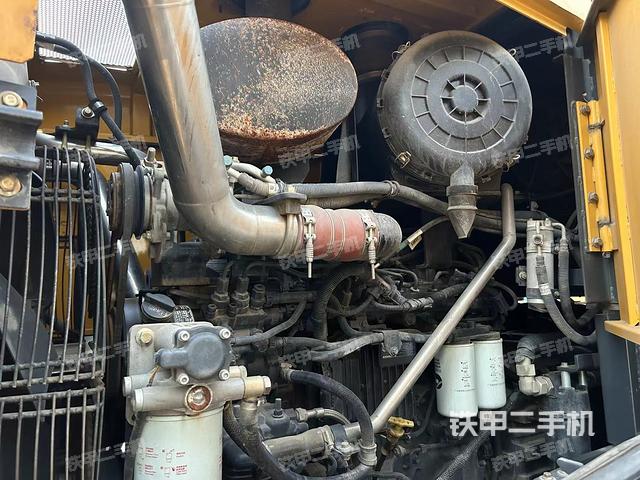 发动机右侧（整机外观及大件）