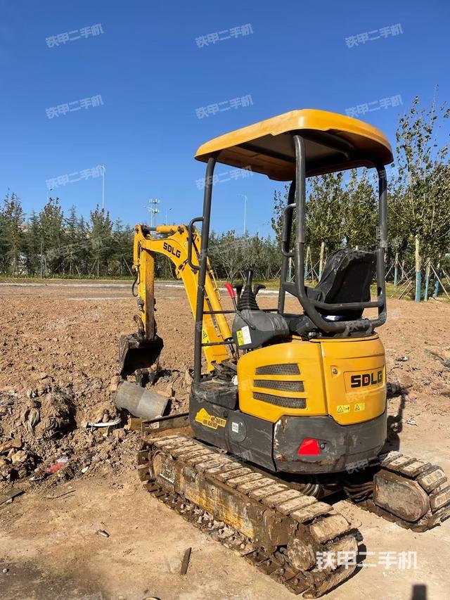 驾驶室顶部（整机外观）