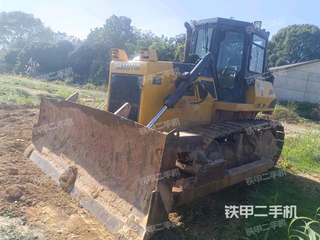 山推SD16标准型推土机