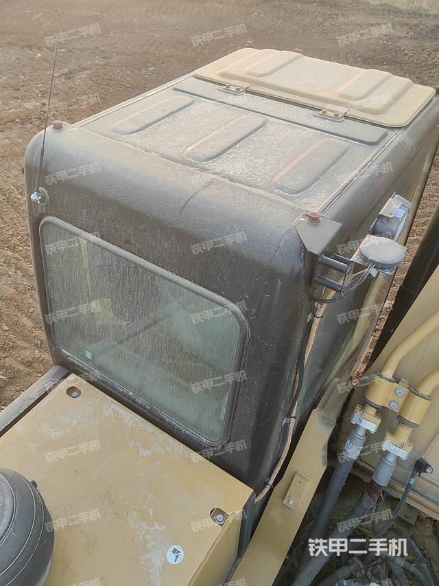 驾驶室顶部（整机外观）