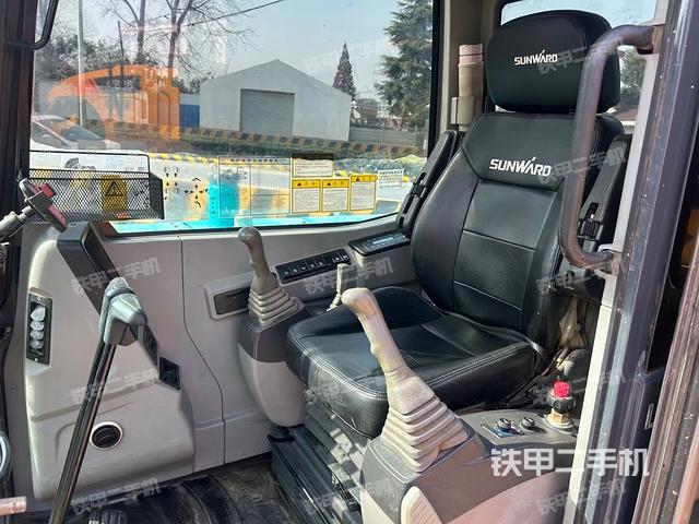 驾驶室整体（整机外观）