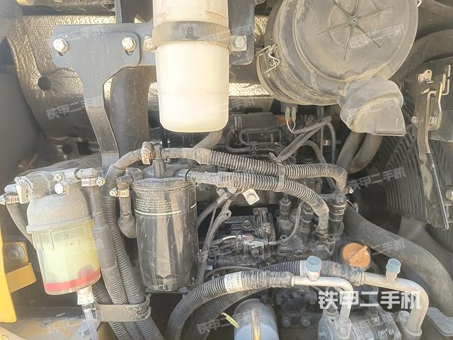 回转马达和主控阀（整机外观）