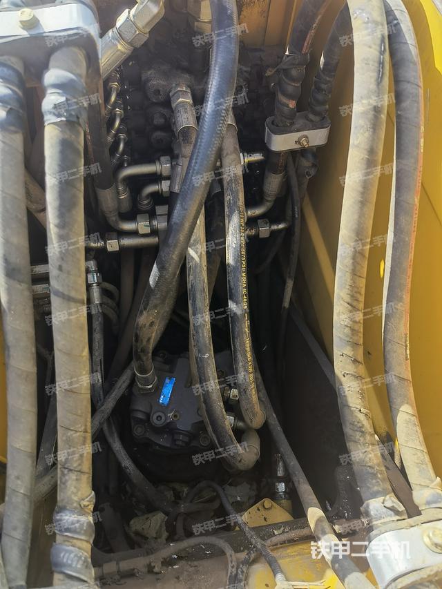 回转马达和主控阀（整机外观）