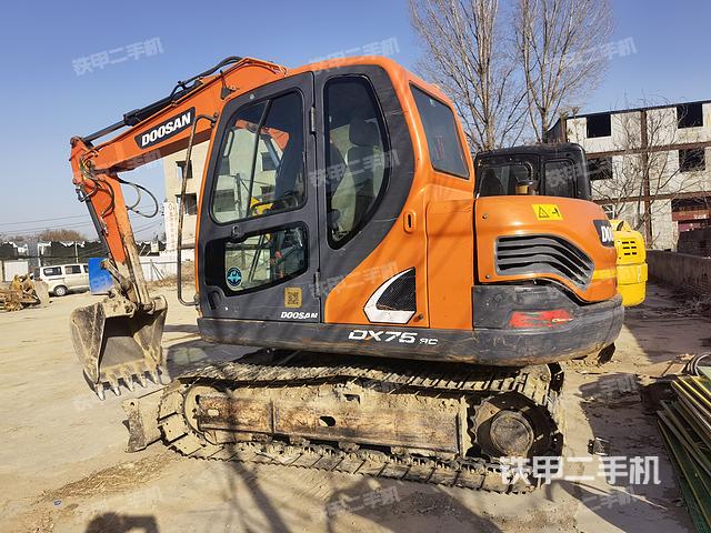 驾驶室顶部（整机外观）