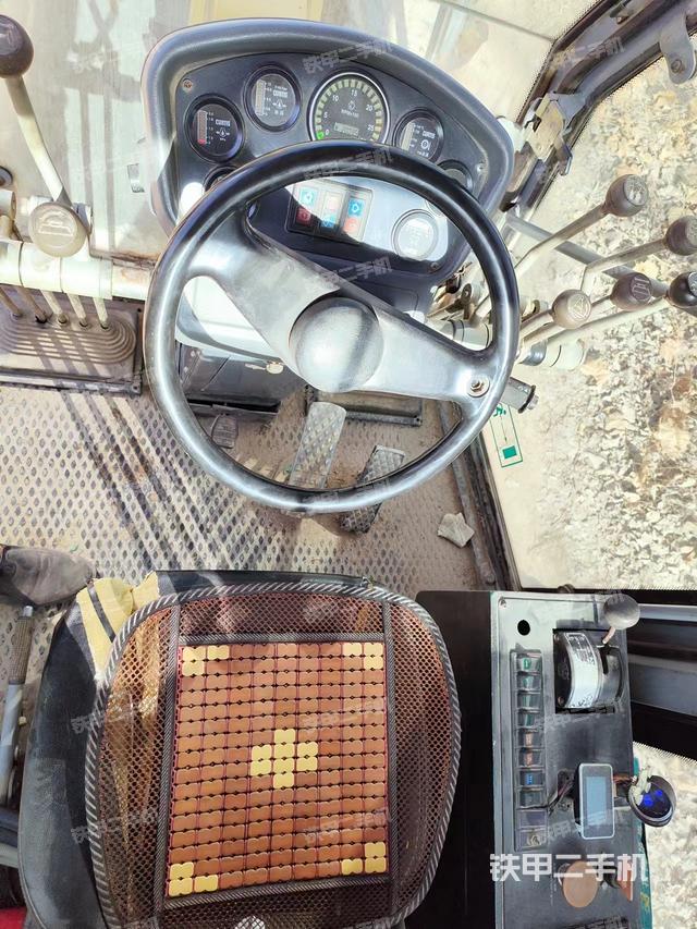 驾驶室操作台（设备外观及核心部件）