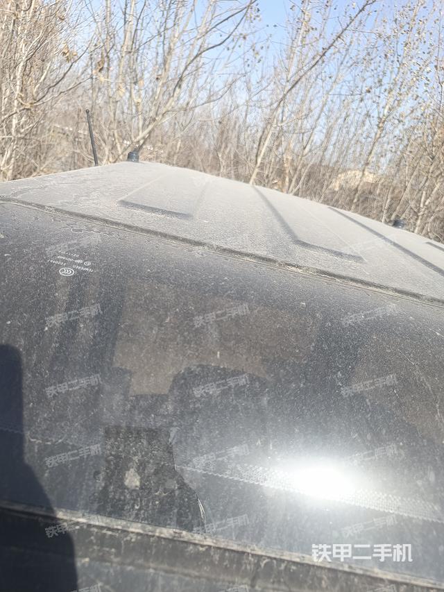 驾驶室顶部（整机外观）