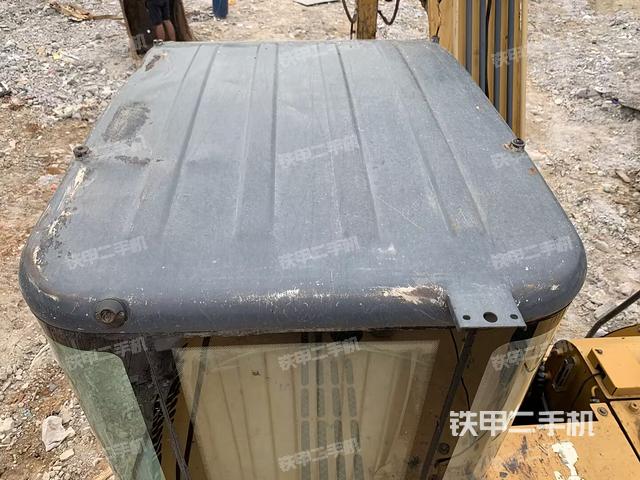 驾驶室顶部（整机外观）