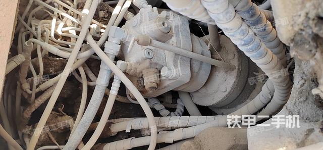 回转马达和主控阀（整机外观）