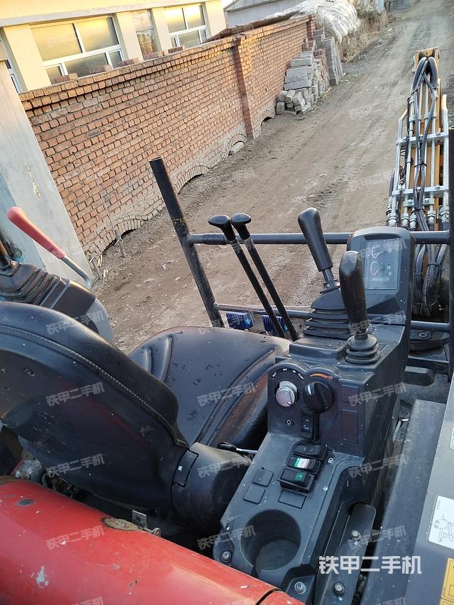 驾驶室顶部（整机外观）