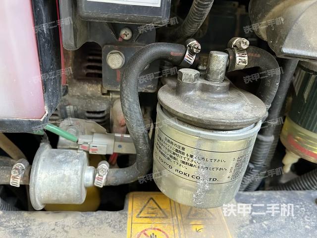 液压泵舱室正面整体（整机外观）