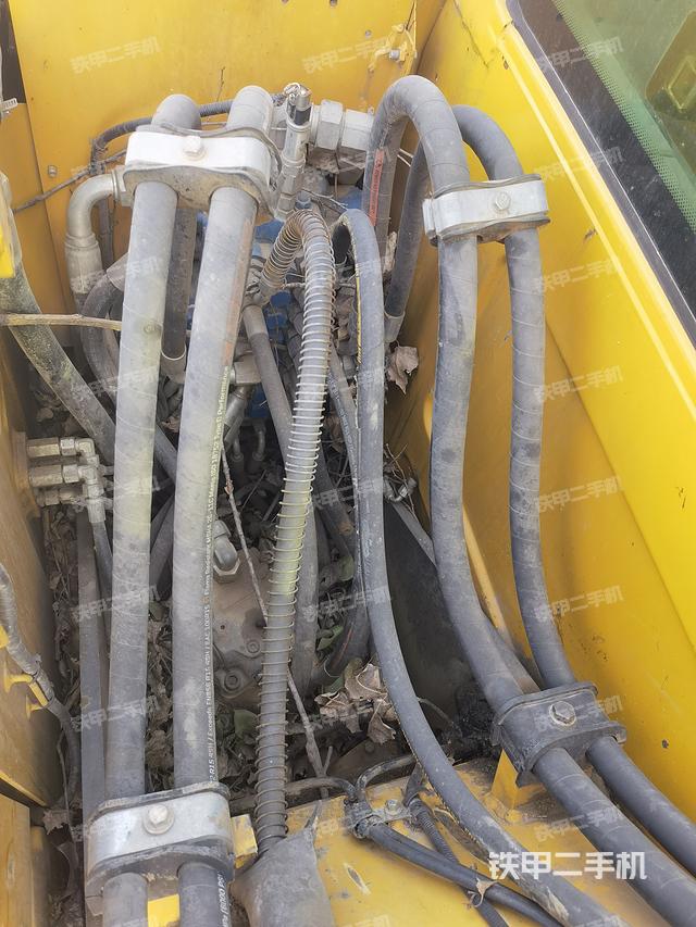 回转马达和主控阀（整机外观）