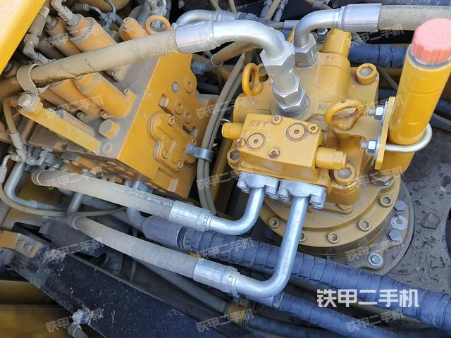 回转马达和主控阀（整机外观）