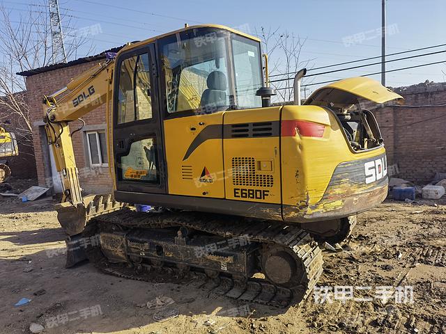 驾驶室顶部（整机外观）