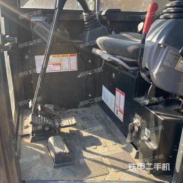 驾驶室整体（整机外观）