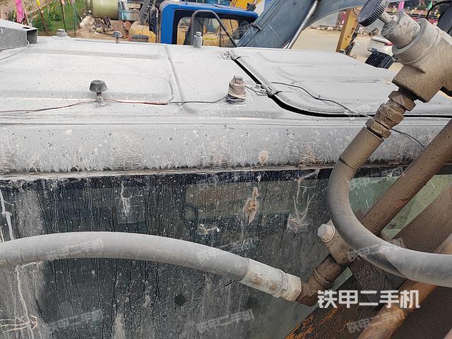 驾驶室顶部（整机外观）