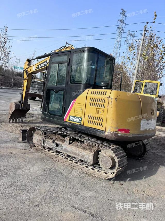 驾驶室顶部（整机外观）