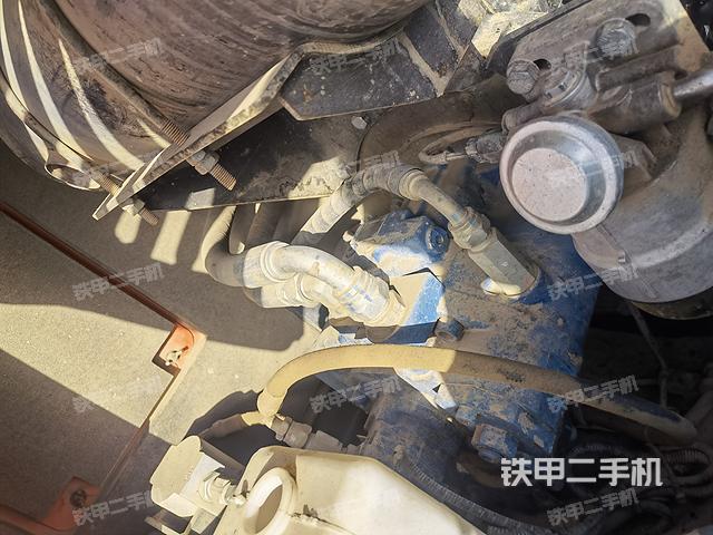 液压泵舱室正面整体（整机外观）