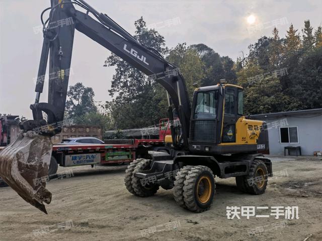 山东宝格LG6135挖掘机