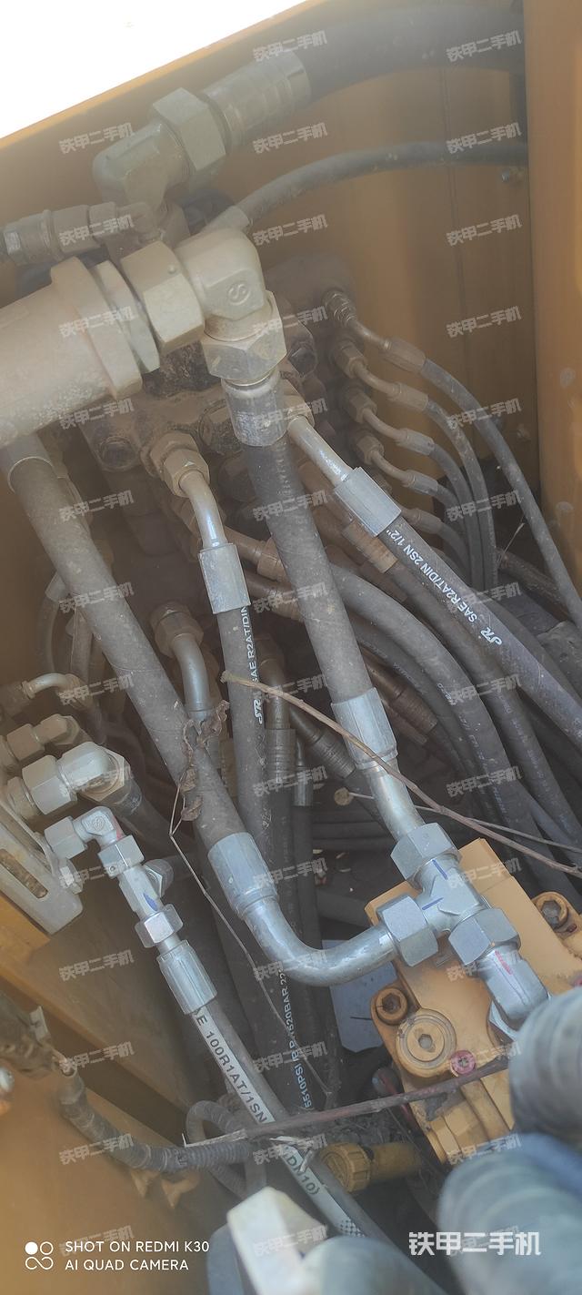 回转马达和主控阀（整机外观）