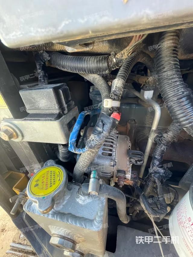 回转马达和主控阀（整机外观）