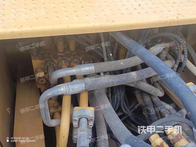 回转马达和主控阀（整机外观）