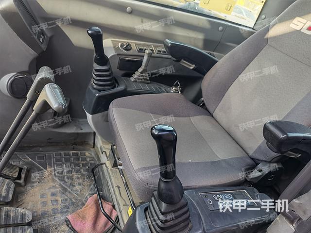 驾驶室整体（整机外观）