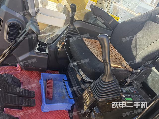 驾驶室整体（整机外观）