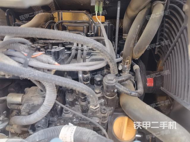 回转马达和主控阀（整机外观）